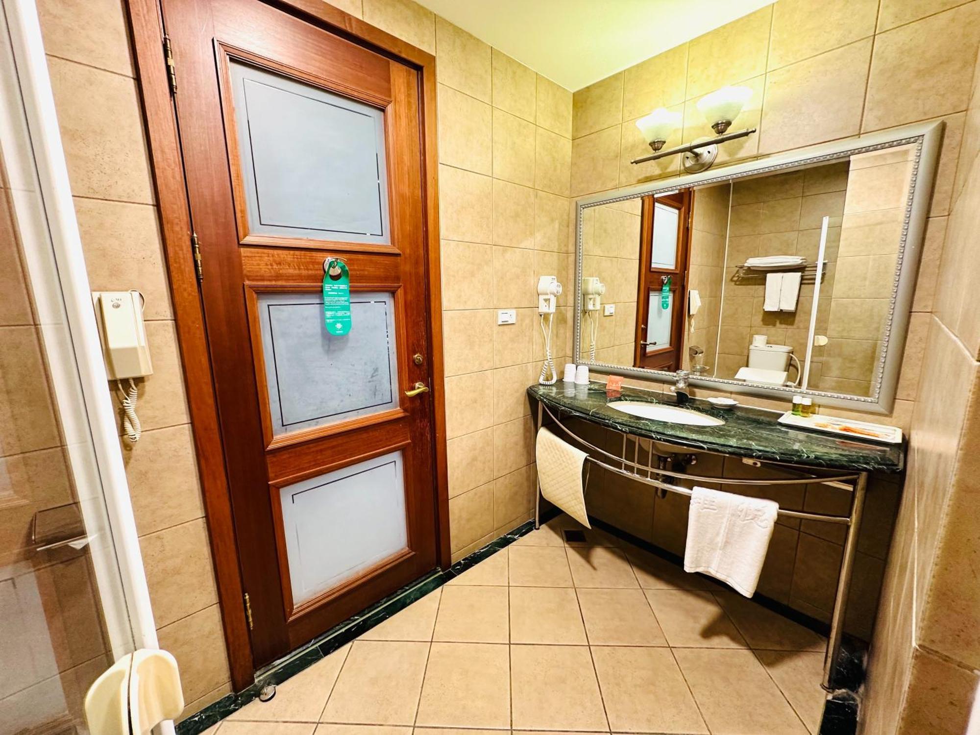 Wei-Yat Grand Hotel Tainan Buitenkant foto