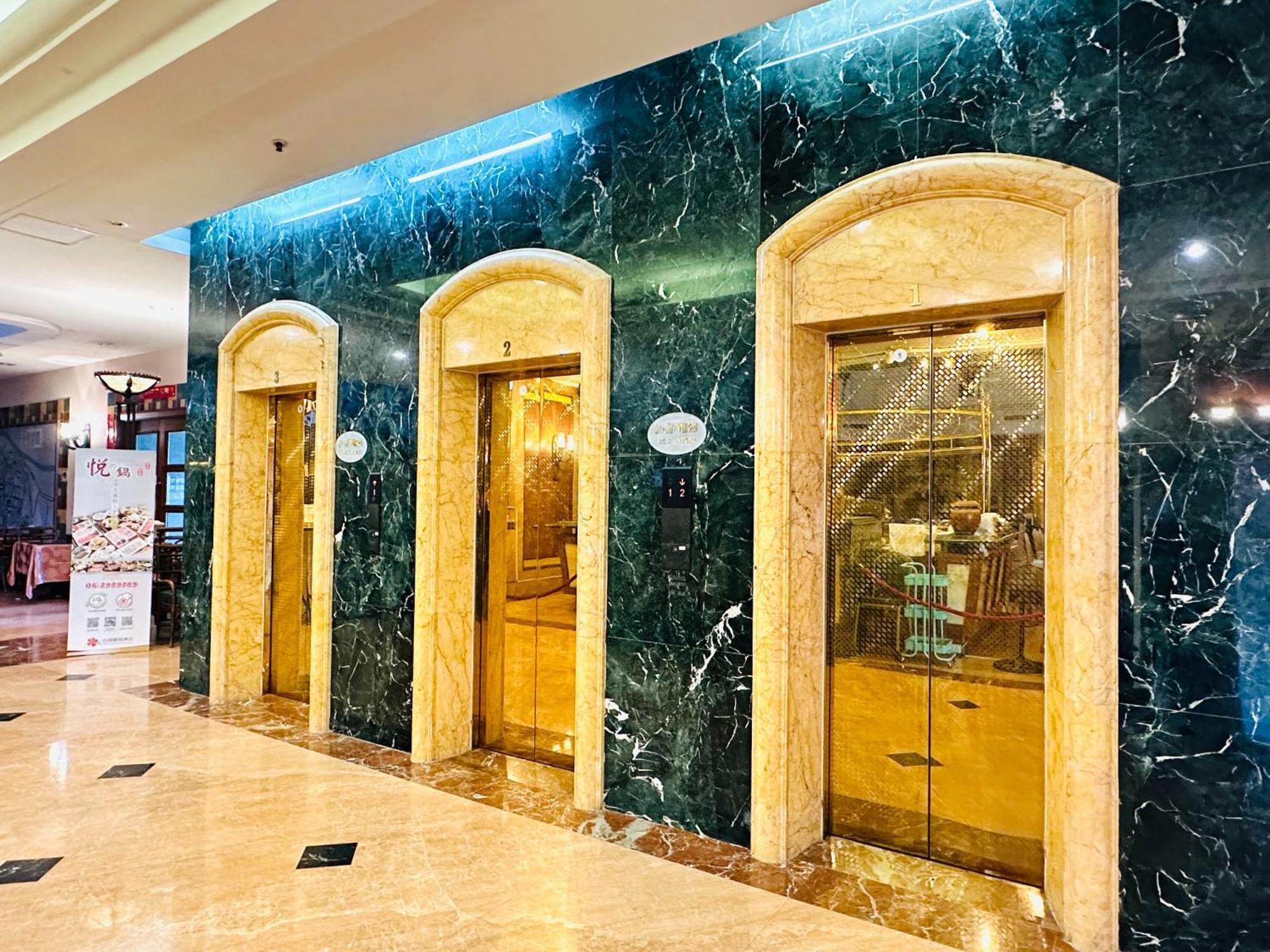 Wei-Yat Grand Hotel Tainan Buitenkant foto