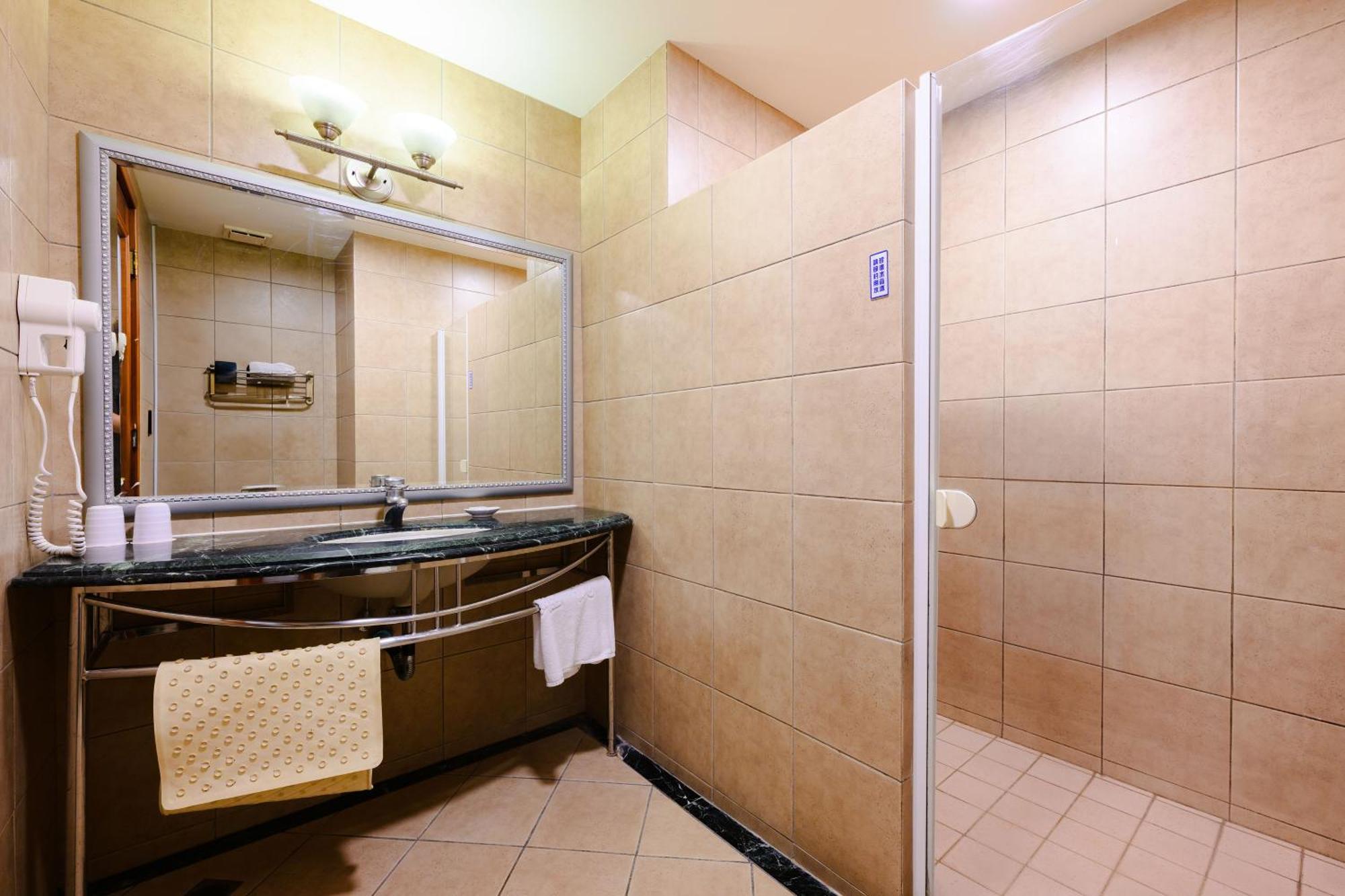 Wei-Yat Grand Hotel Tainan Buitenkant foto