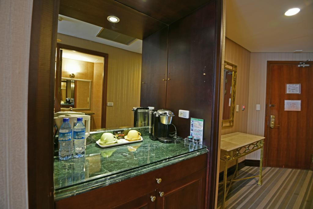 Wei-Yat Grand Hotel Tainan Buitenkant foto