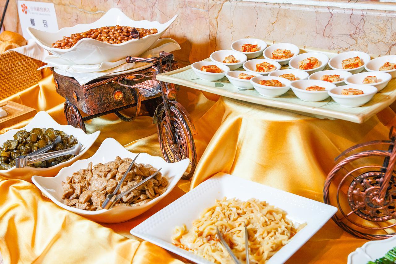 Wei-Yat Grand Hotel Tainan Buitenkant foto